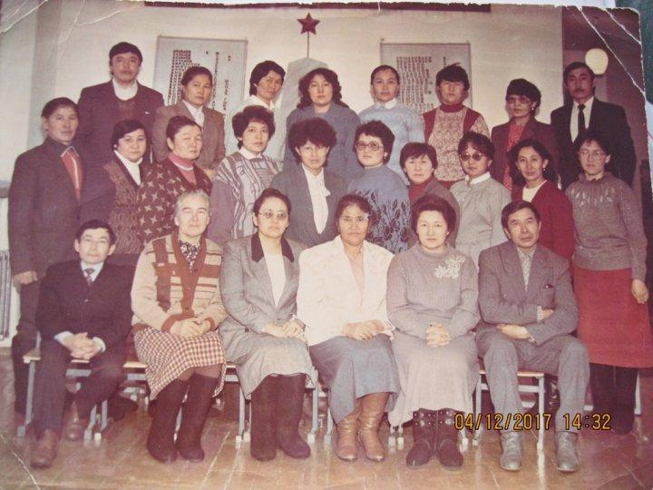 Мектеп ұжымының фотосы. 1988 жыл
